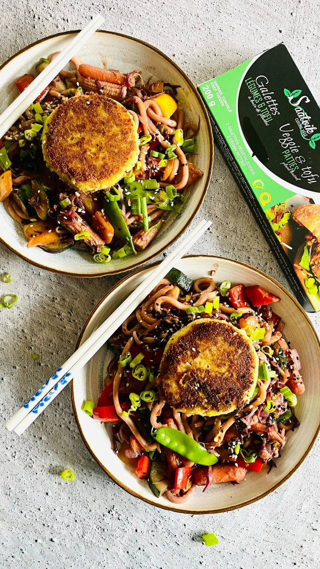 Suggestion pour en apprécier Saatvik Galettes Légumes Et Tofu - copieux, sain, délicieux, facile à faire \#tofurecipes \#vegetarian \#easyrecipe \#vegetarianrecipes \#proteinrich Ingrédients 2 galettes légumes et tofu(200g) 200 g nouilles Udon 475g légumes légumes variés pour sauté 1 tasse de chou rouge râpé Assez d’eau pour faire bouillir les nouilles Udon 2 c. à soupe d’huile 1 c.à soupe de l’huile de sésame 1 c. à thé de sel 1 c. à thé de gingembre râpé 1 c. à thé d’ail hâché ¼ tasse d’oignon vert hâché POUR LA SAUCE AUX ARACHIDES 2 c. à café de beurre d’arachide crémeuse 1 c.à soupe sirop d’érable 1 c.à soupe vinaigre de riz 2 c. à soupe de sauce de soja 2 c.à soupe d’huile 1 c.à thé sauce piment ½ c.à thé flocons de piment rouge 1 c.à thé gingembre râpé 1 c. à thé d’ail hâché POUR GARNIR ¼ tasse d’échalottes 1 c. à soupe de graines de sésame