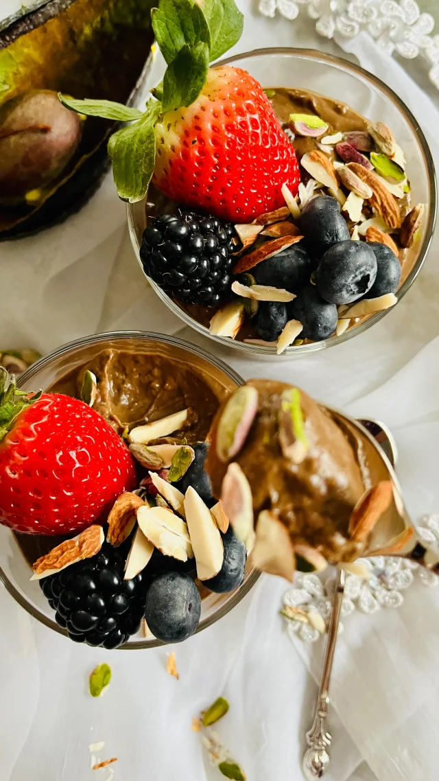 Chocolate Avocado Pudding is a decadent, creamy, easy to make, free from refined sugar and protein rich dessert. It makes a good healthy and filling dessert. Or enjoy it for breakfast. \#chocolateavocadopudding \#norefinedsugar \#healthydessert PRINTABLE RECIPE: https://mayuris-jikoni.com/2017/05/22/chocolate-avocado-pudding/ INGREDIENTS REQUIRED FOR CHOCOLATE AVOCADO PUDDING SERVES 2 \* 1 medium avocado ripe \* 2-4 tbsp maple syrup \* 2 tbsp cocoa powder unsweetened \* 1 tsp orange zest \* ¼ cup Greek Yogurt plain \* ⅛ tsp salt \* 2 tsp chia seed To Serve: \* 2 tbsp mixed nuts chopped \* some fresh fruit